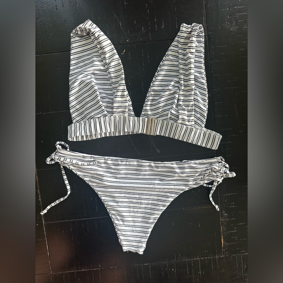 Women’s XXL Striped Black and White Bikini Set - Picture 5 of 7